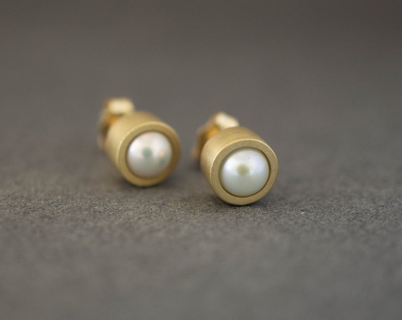 How to Wear Pearl Stud Earrings for a 