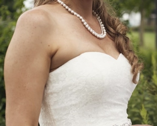 Bride with pearl necklace
