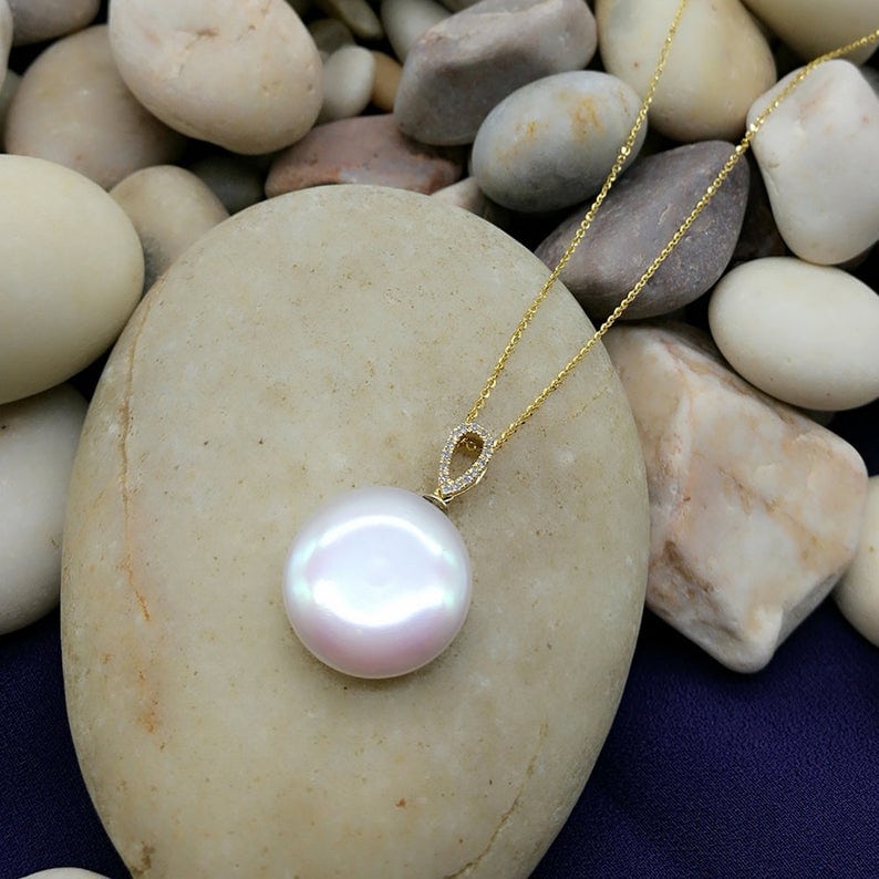 Coin pearl pendant