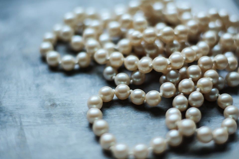 Yellowed pearl necklace