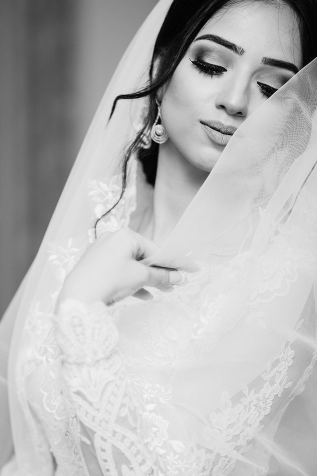 Bride wearing drop pearl earrings in her wedding day