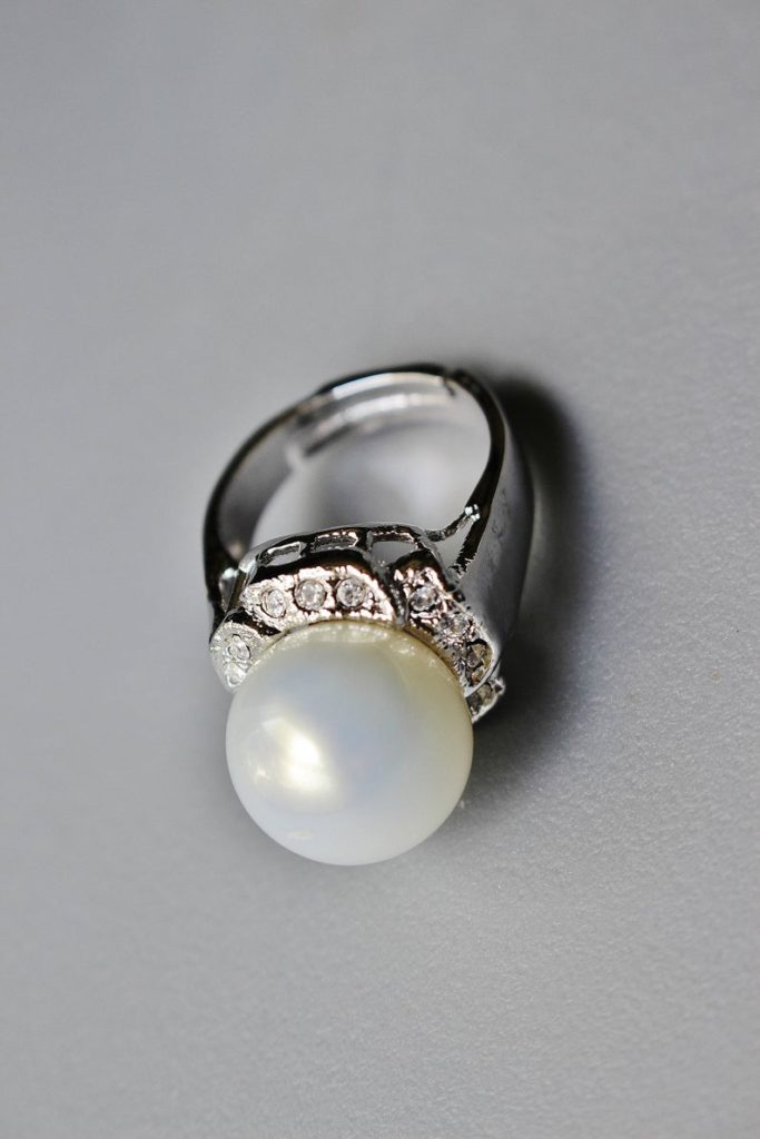 1990s pearl ring